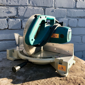 Торцовочная пила Makita LS1040 в аренду в Мариуполе — «Стройка-Аренда»